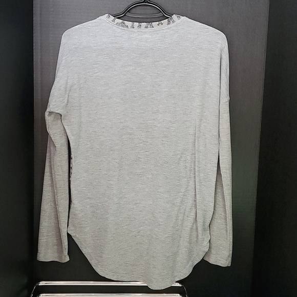 Ardene Long Sleeve Elephant Scoop Bottom Top - Size Small - Picture 7 of 10